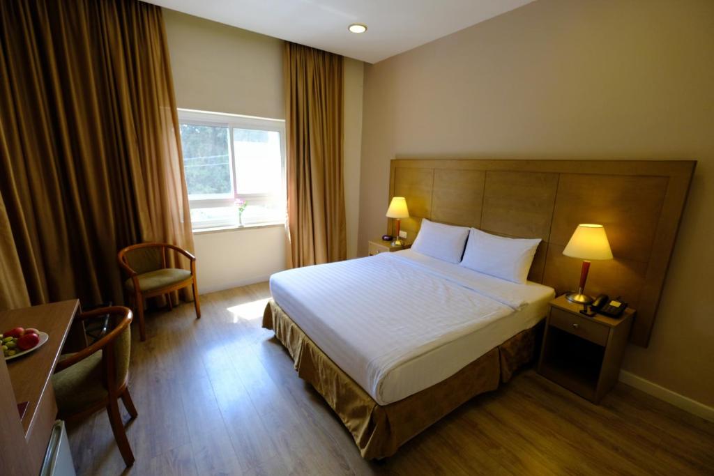 Ritz Hotel photo 2