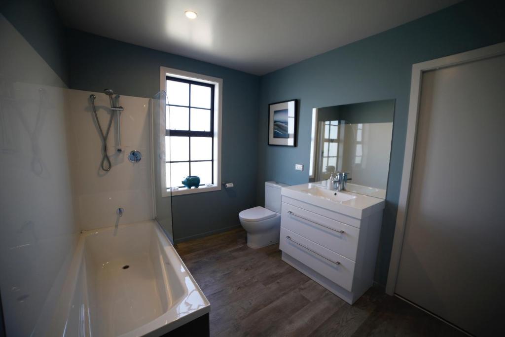 Pedalfish Cottages - Galaxy Views - Tap to explore photos