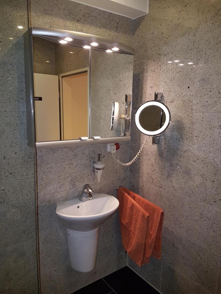 Wohnen im Souterrain einer Villa photo 4