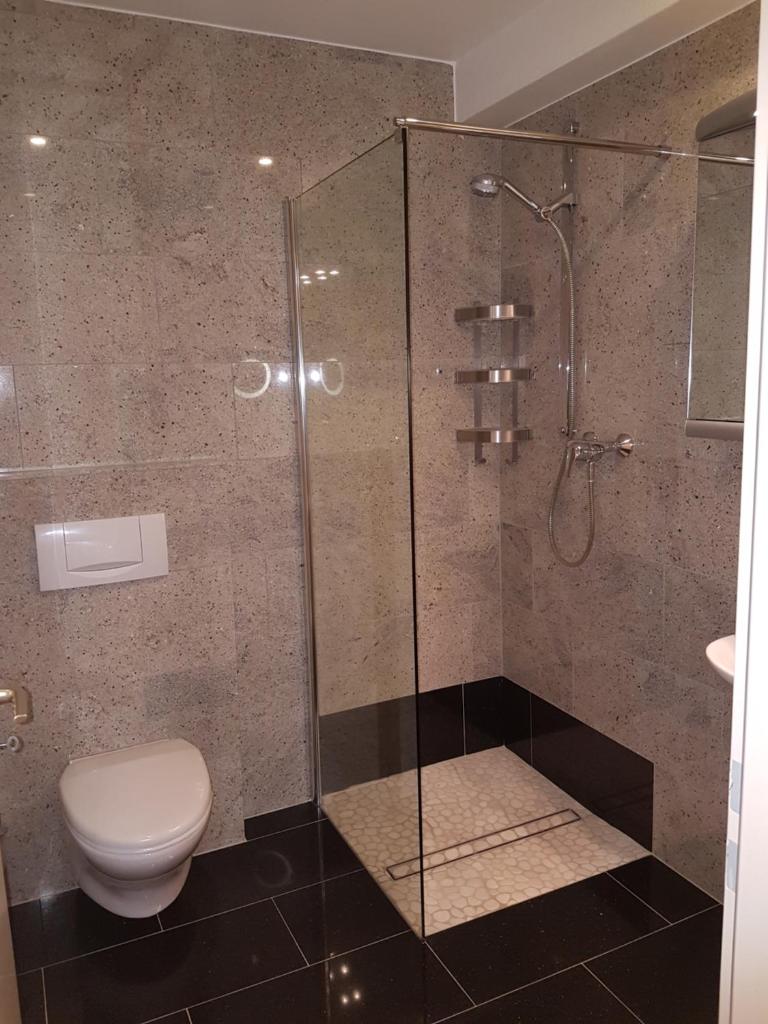 Wohnen im Souterrain einer Villa photo 3
