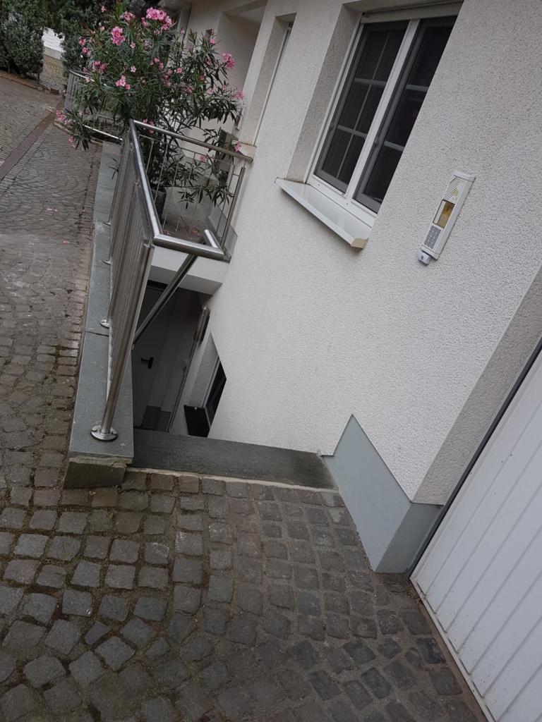 Wohnen im Souterrain einer Villa photo 1