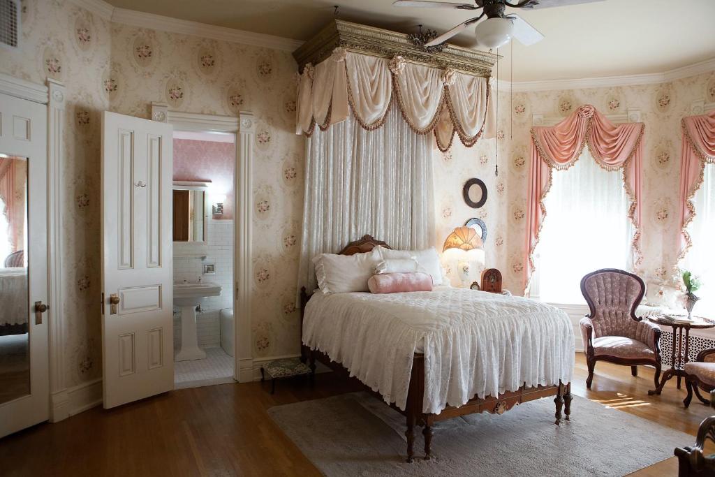 Alexander Mansion Bed & Breakfast photo 2