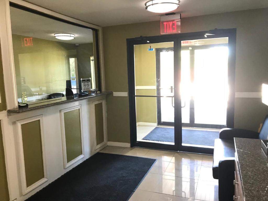Paradise Inn & Suites photo 4