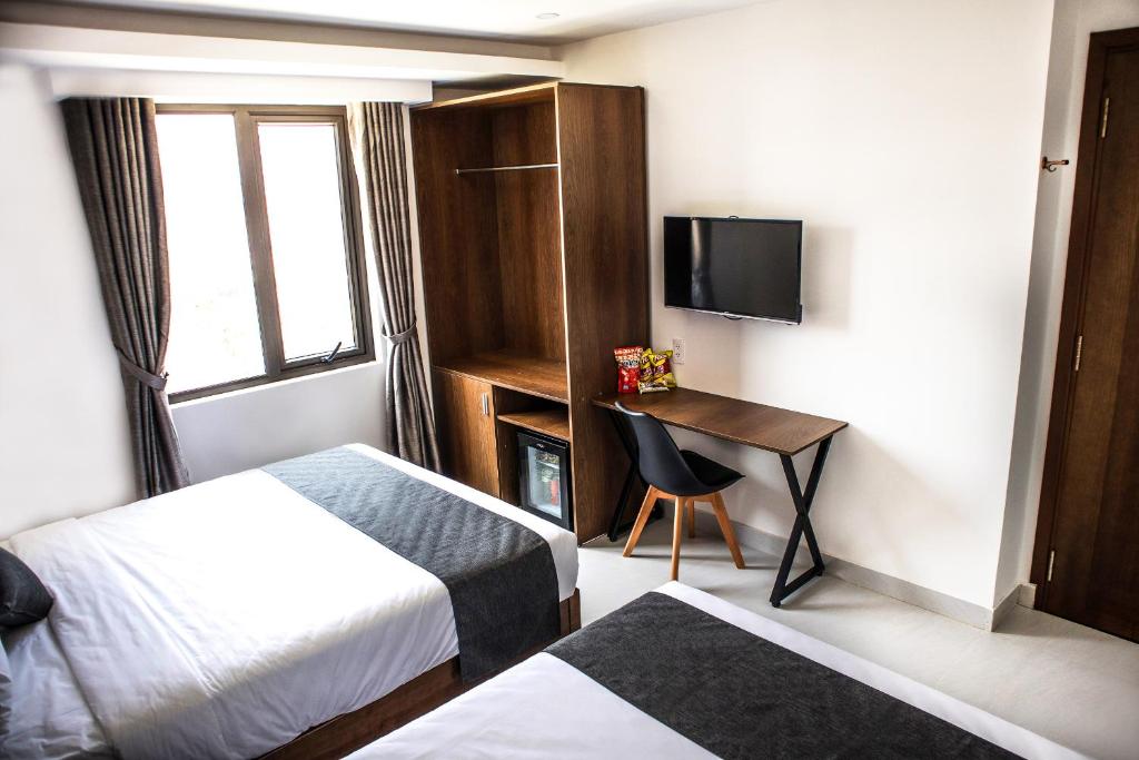 Четырехместный (Улучшенный номер с 2 кроватями размера «queen-size»), Robin Hotel Danang