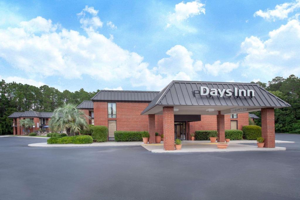 Days Inn by Wyndham Statesboro image