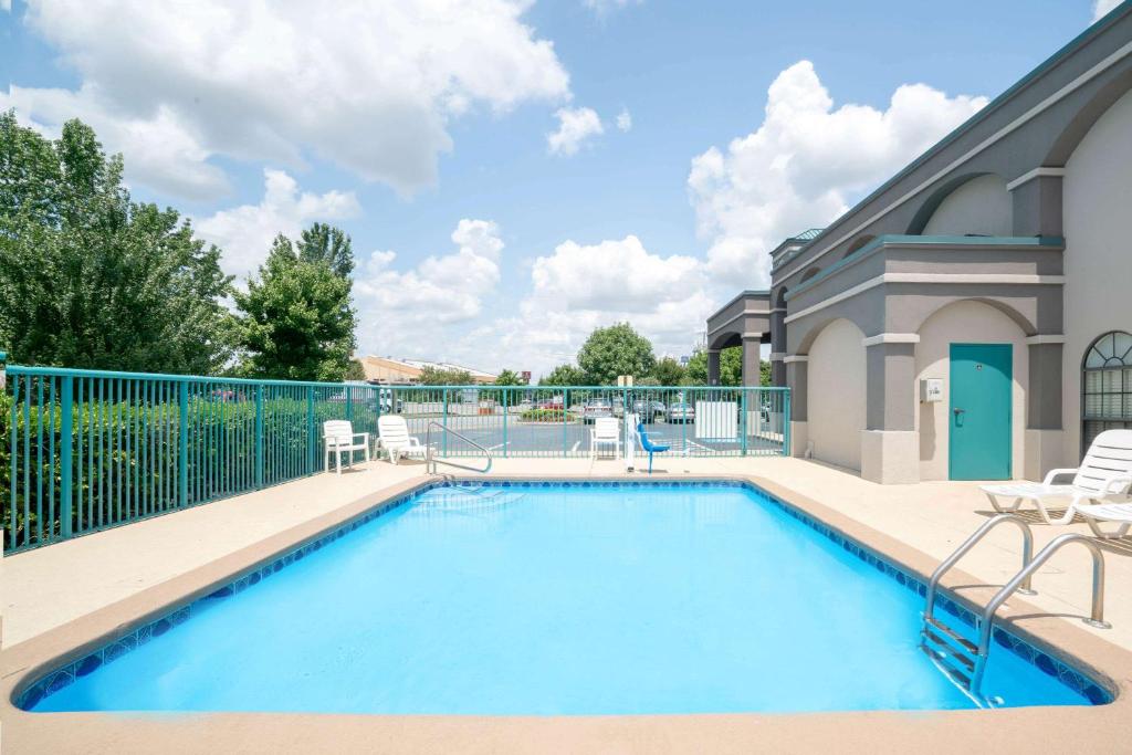 Super 8 by Wyndham Murfreesboro photo 4