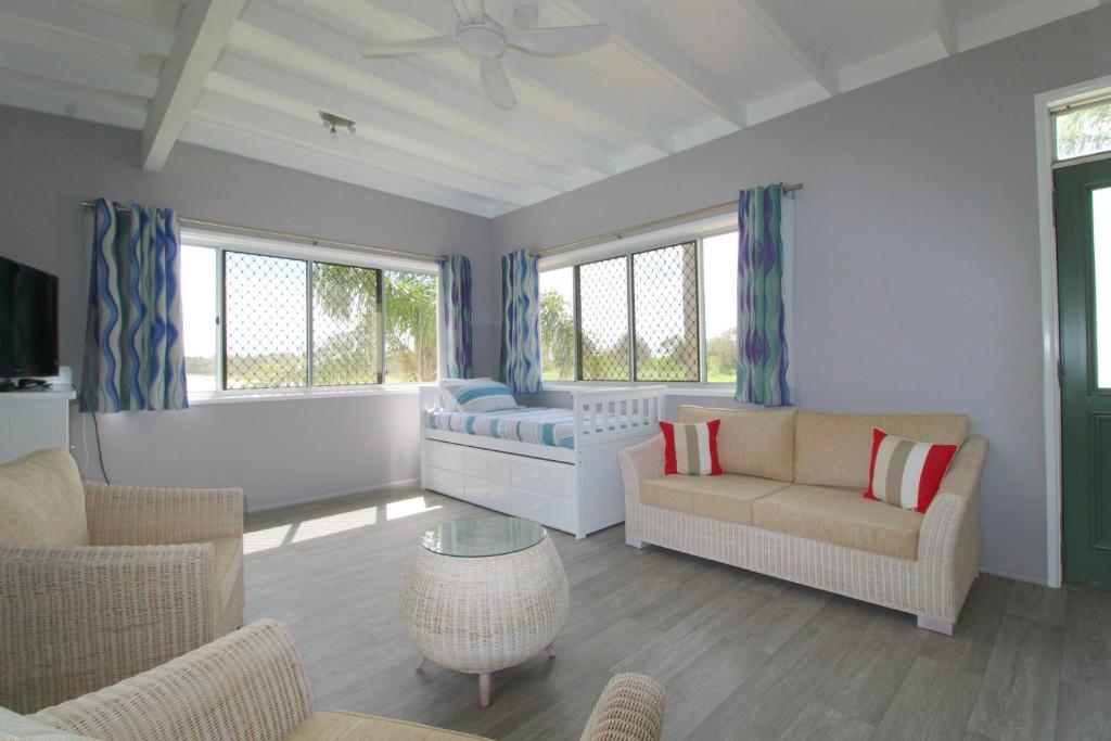 Beachfront 6, 25 Willow Street photo 4