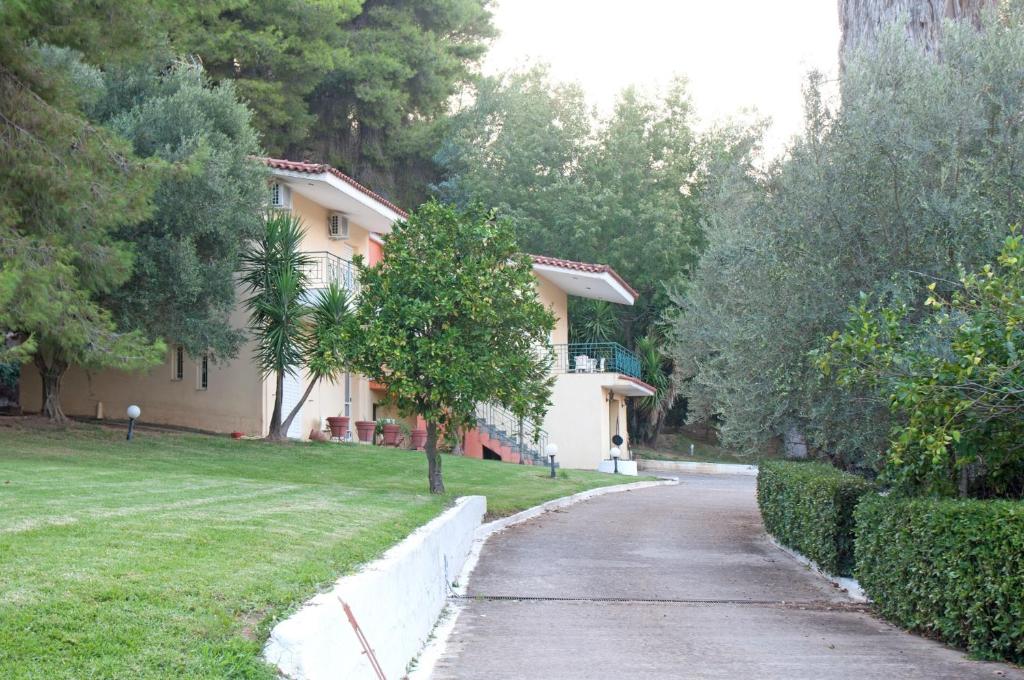 Oasis Olympia Apartments photo 3