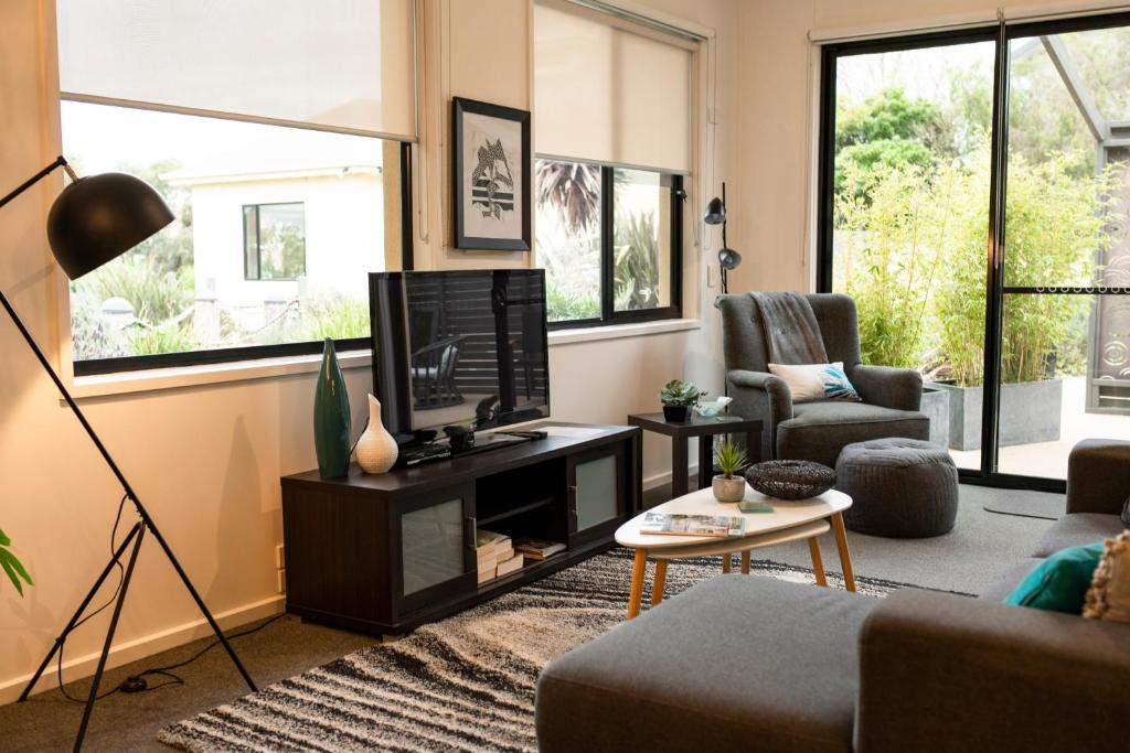 Hilltop Apartments Phillip Island photo 1
