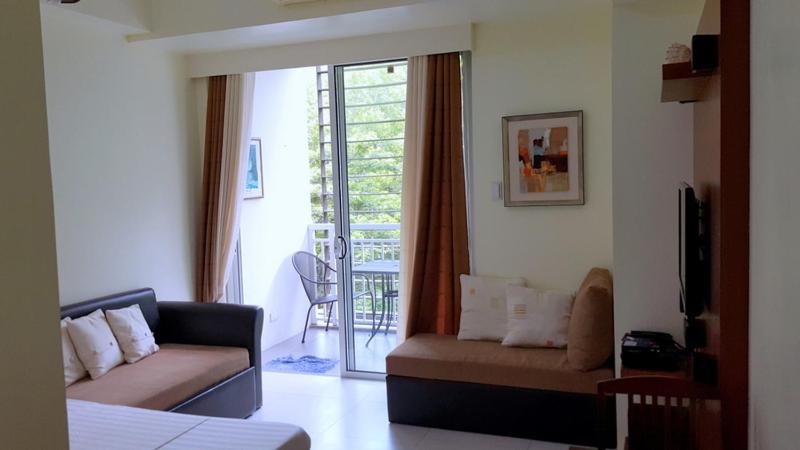 Pico De Loro - Myna B Studio photo 3