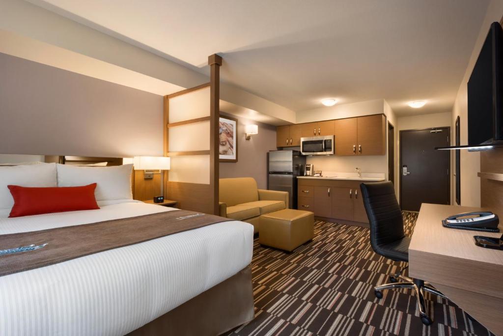 Microtel Inn & Suites by Wyndham Oyster Bay Ladysmith photo 2