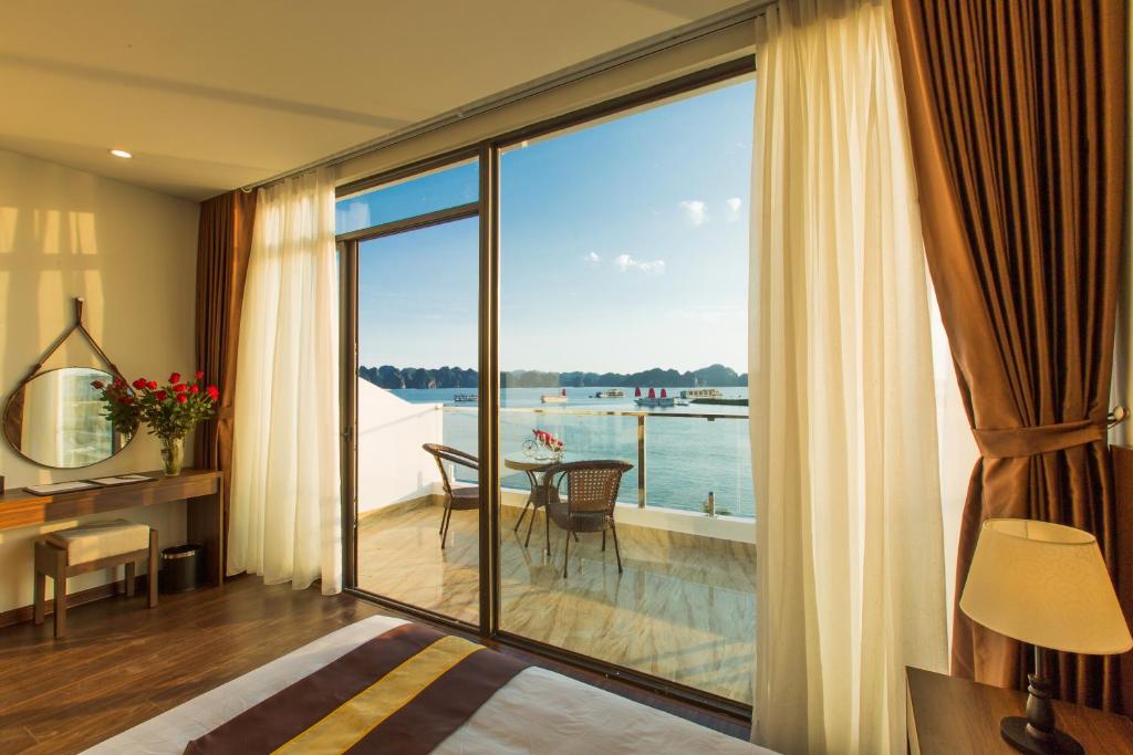 Sun Bay Tuan Chau Hotel