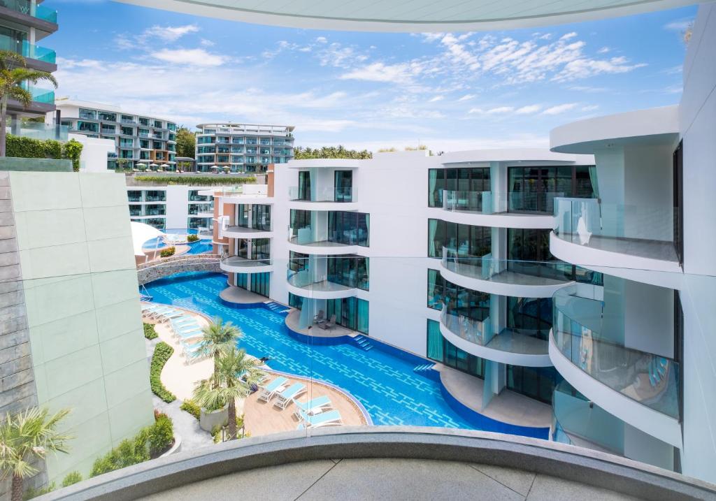 Студио (Номер-студио Делюкс с видом на бассейн), Апарт-отель Lets Phuket Twin Sands Resort & Spa