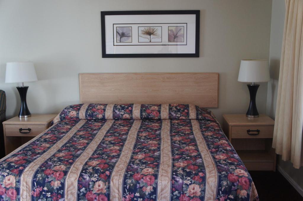 Budget Inn image