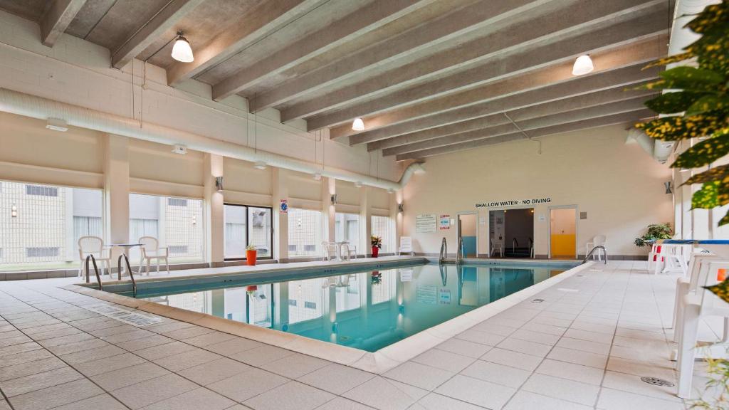 Best Western North Bay Hotel & Conference Centre photo 1
