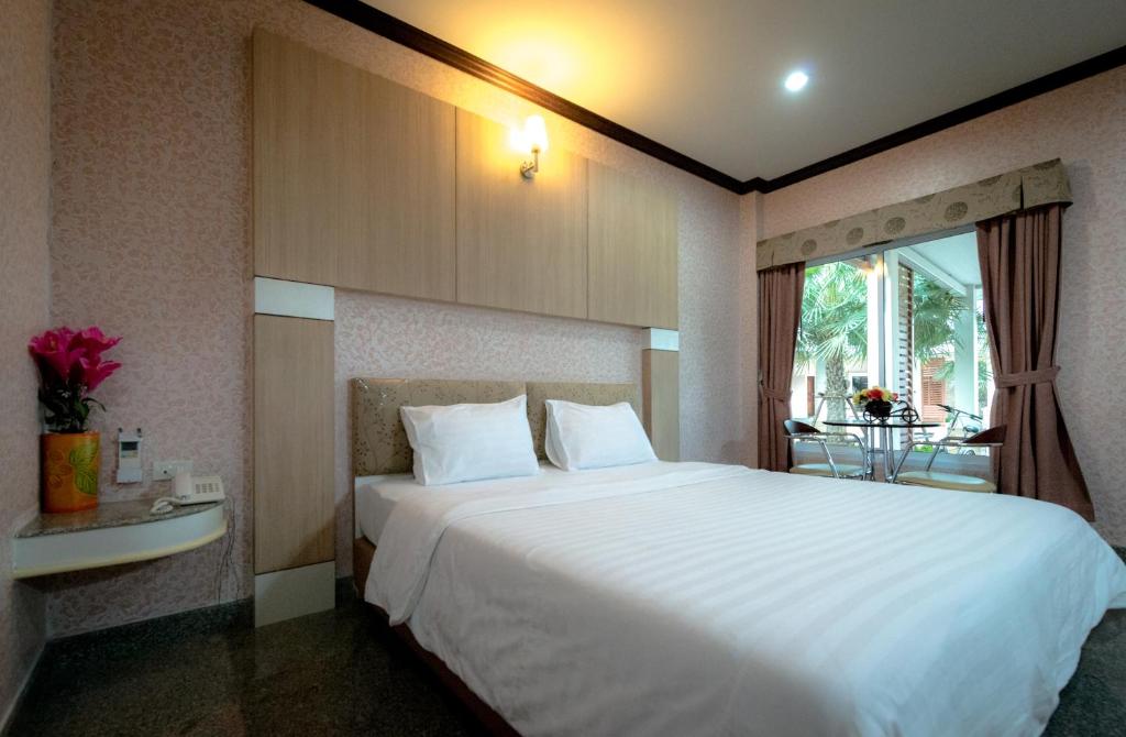Martina Hotel Surin photo 2