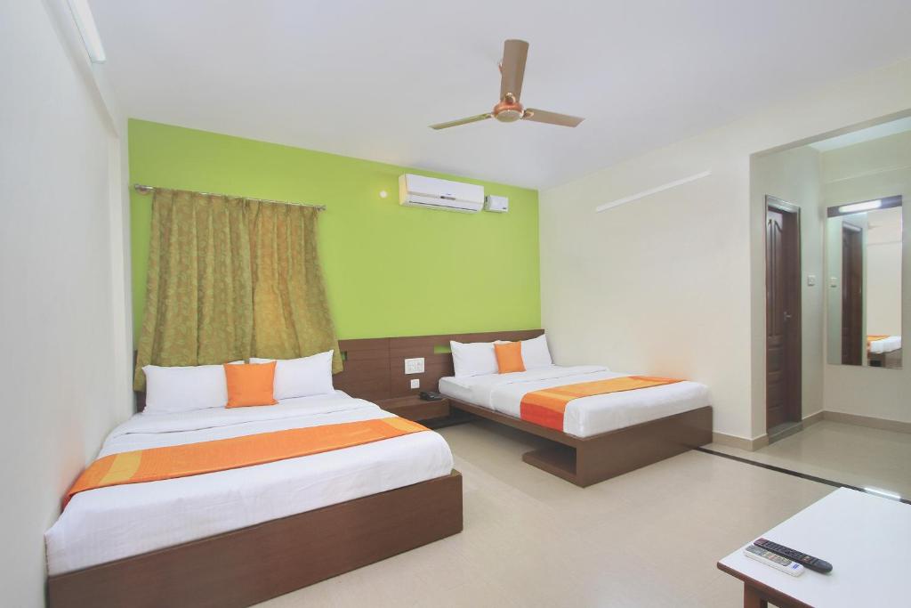 Трехместный (Классический трехместный номер), OYO 9151 Hotel Sri Sai Comforts
