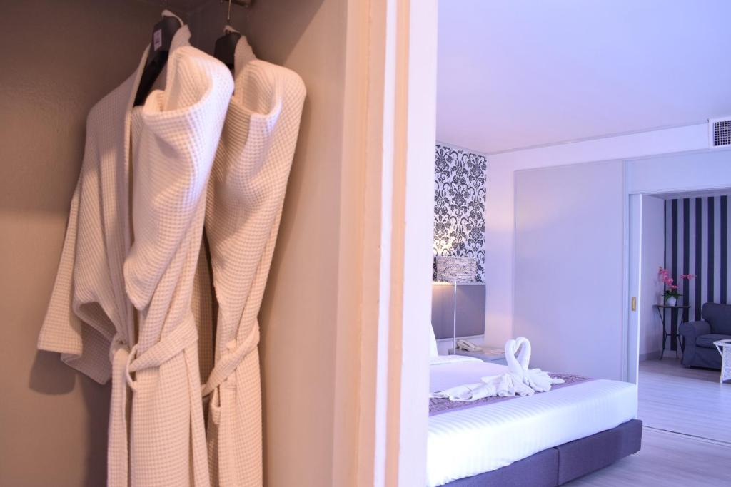 Сьюит (Полулюкс), Отель Trang Hotel Bangkok