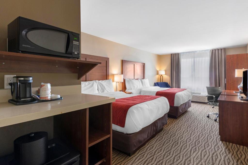 Comfort Inn & Suites photo 3