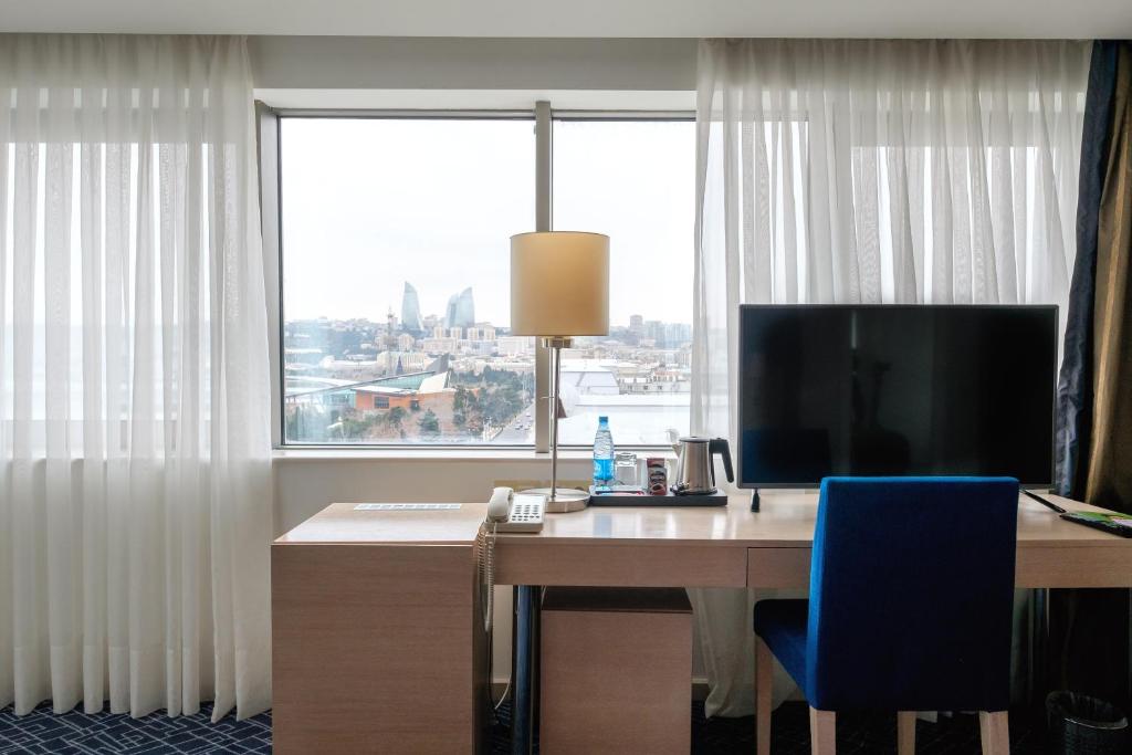 Сьюит (Полулюкс с видом на море), Отель Park Inn by Radisson Azerbaijan