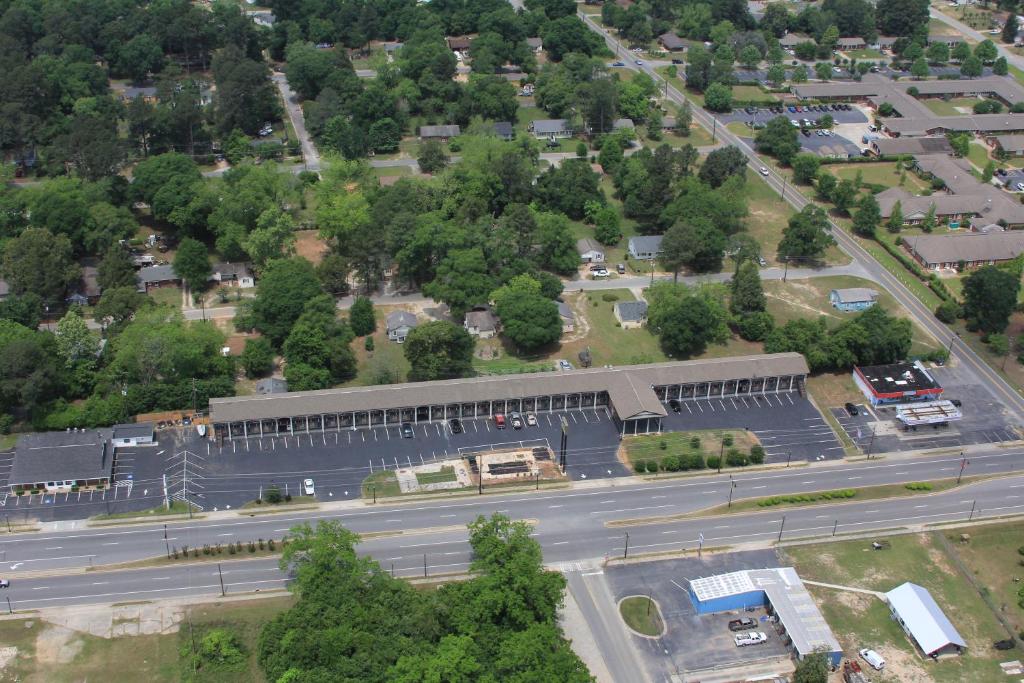 Scottish Inn & Suites image