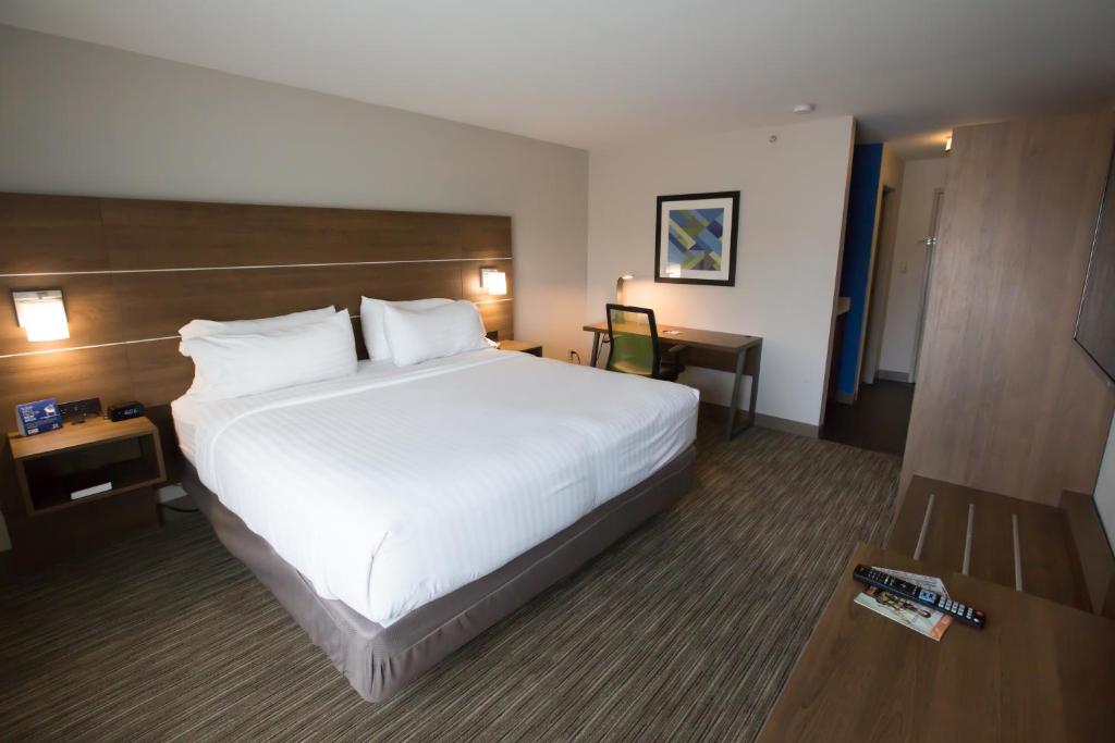 Holiday Inn Express Hotel & Suites Madison, an IHG Hotel photo 1
