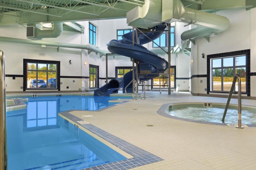 Ramada by Wyndham Lac La Biche photo 2