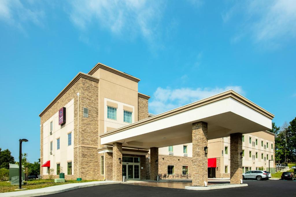 Comfort Suites Fishkill near Interstate 84 image