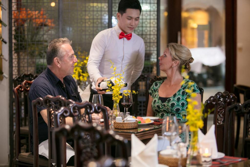 Khách Sạn Hồng Ngọc 1 