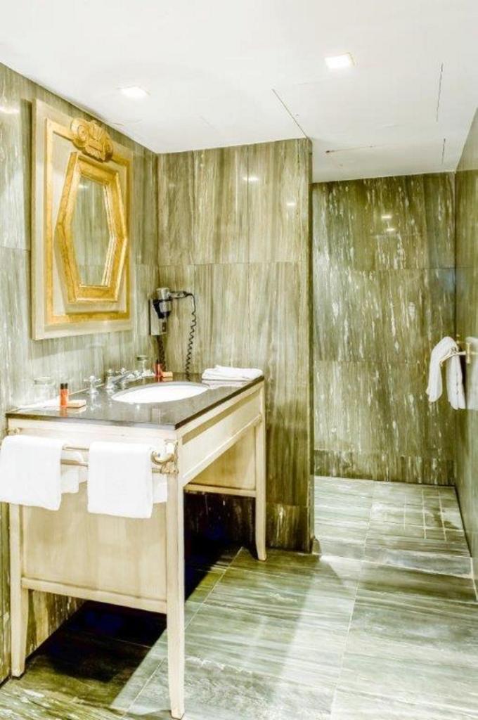 Двухместный (Небольшой двухместный номер с 1 кроватью), Hôtel Chateaubriand