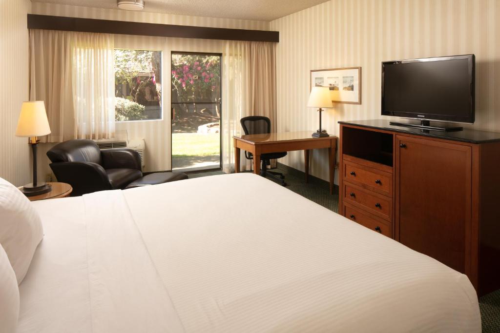 Red Lion Hotel Bellevue photo 4