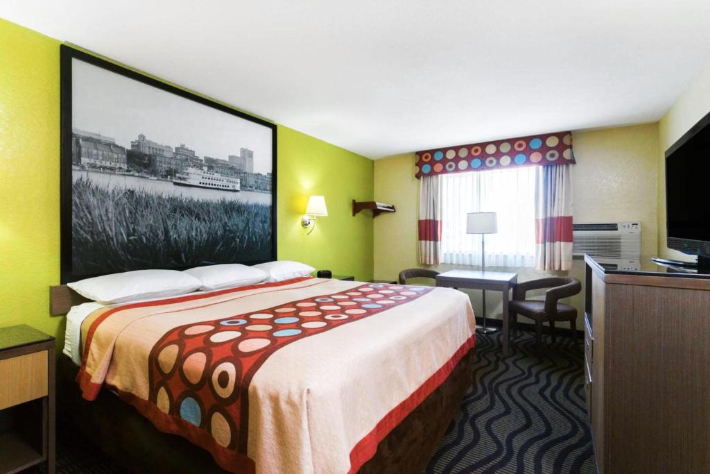 Super 8 by Wyndham Brunswick/St Simons Island Area image