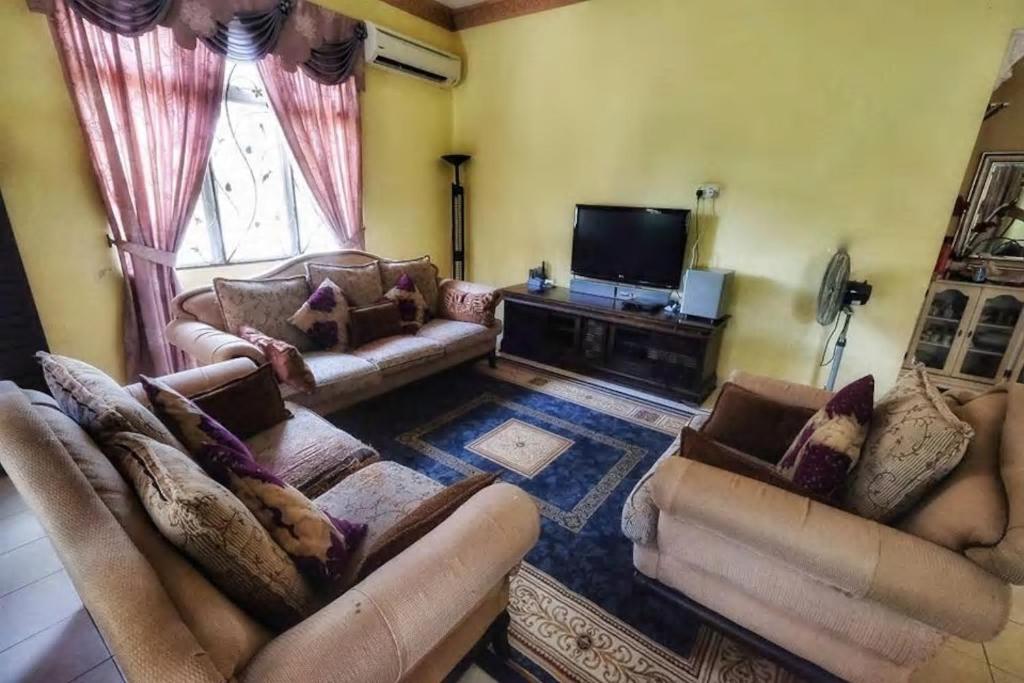 Homestay Jasmin Indah, Senawang (free wifi)