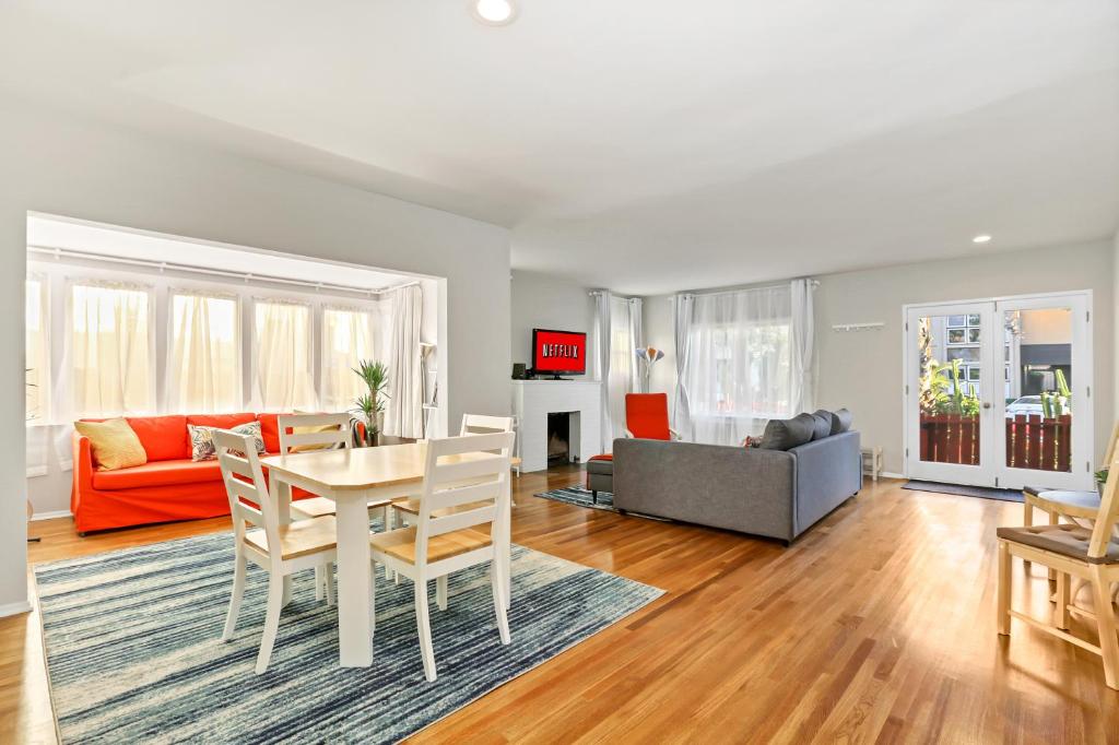 Long Beach House image