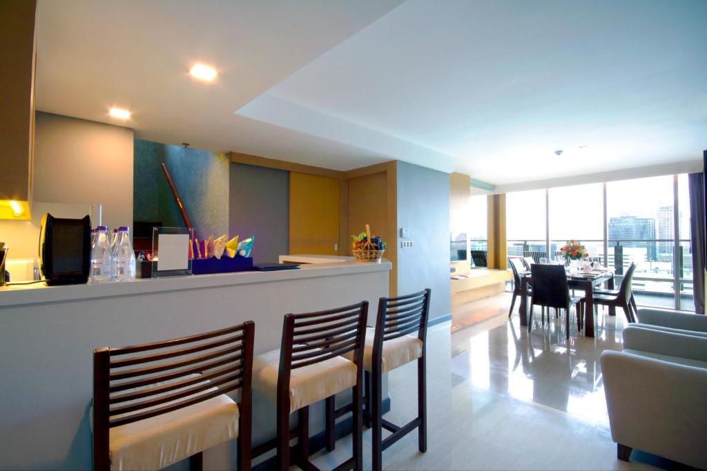 Сьюит (Butterfly Pea Grand Royal Duplex Suite - Two Bedroom), Отель Sivatel Bangkok