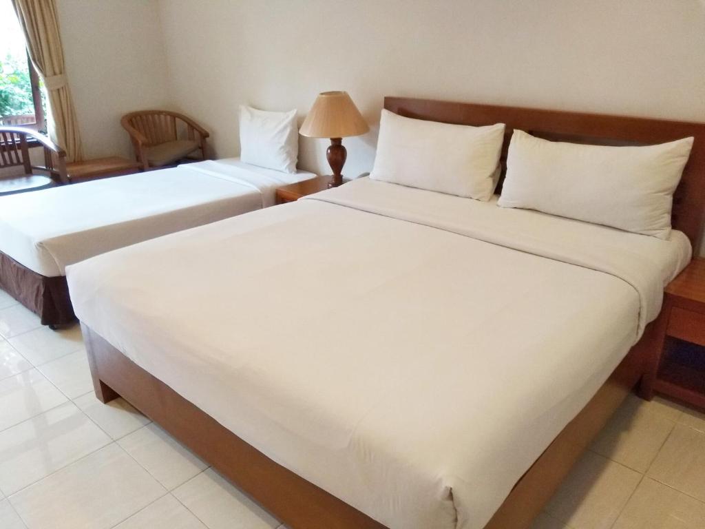 Трехместный (Трехместный номер Делюкс с видом на сад), Yulia Beach Inn Kuta