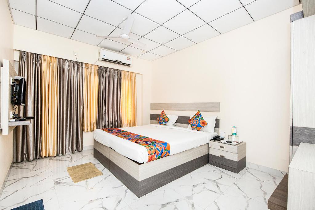 Двухместный (Улучшенный двухместный номер с 1 кроватью), Shivangan Hotel
