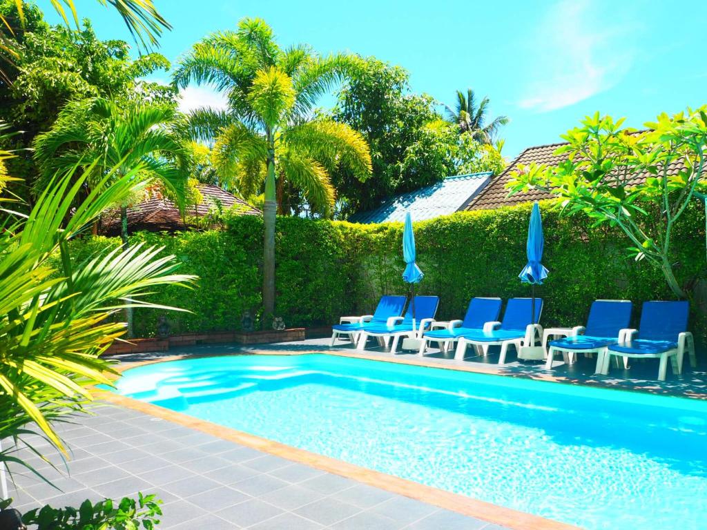 Baan Rosa Bangtao Beach