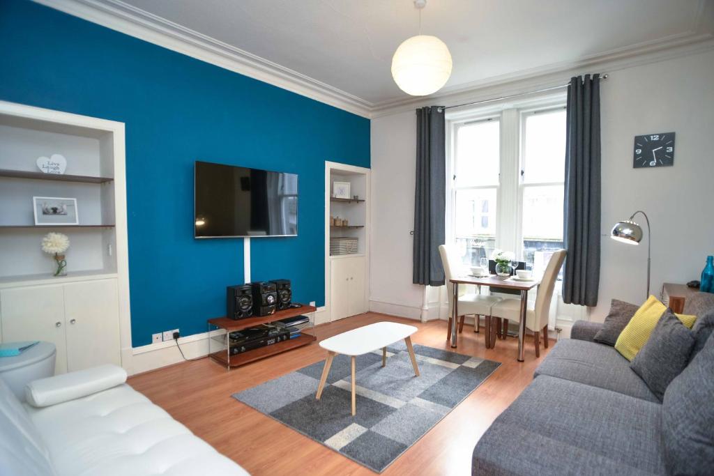Modern Flat in Rosemount/City Centre photo 2