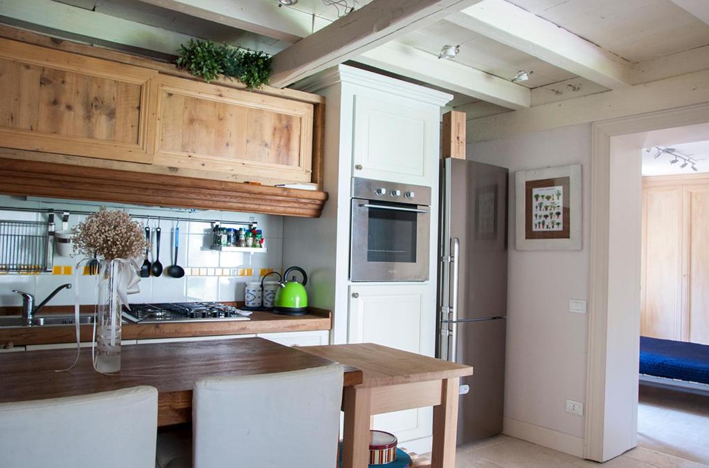 Charming rustic house photo 4