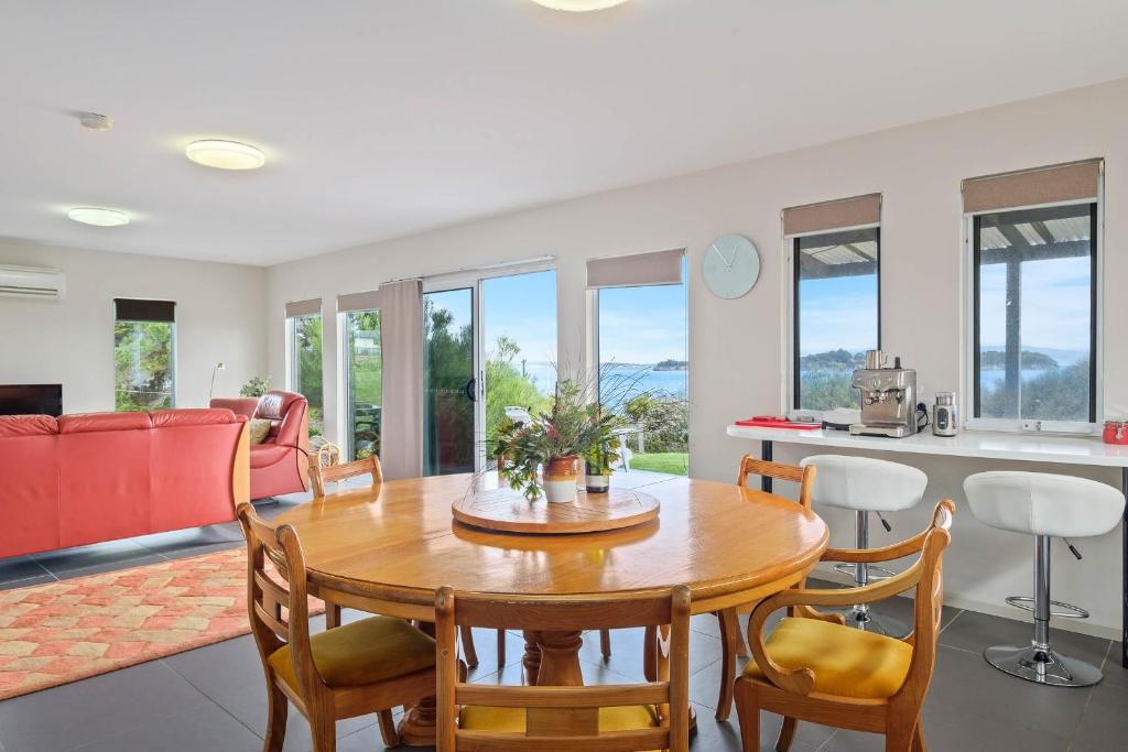 Manfield Seaside Bruny Island photo 4