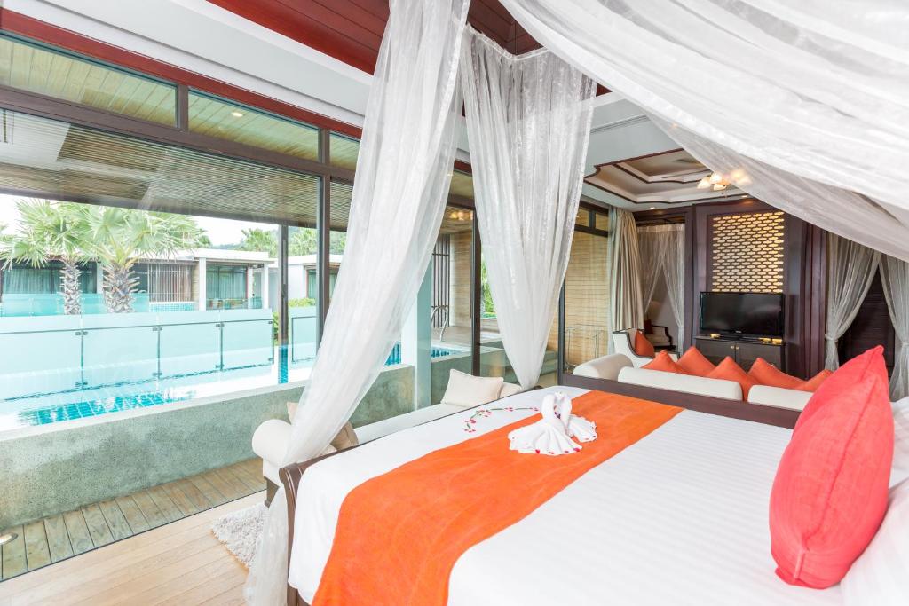 Сьюит (Люкс с собственным бассейном), Отель Wyndham Sea Pearl Resort, Phuket