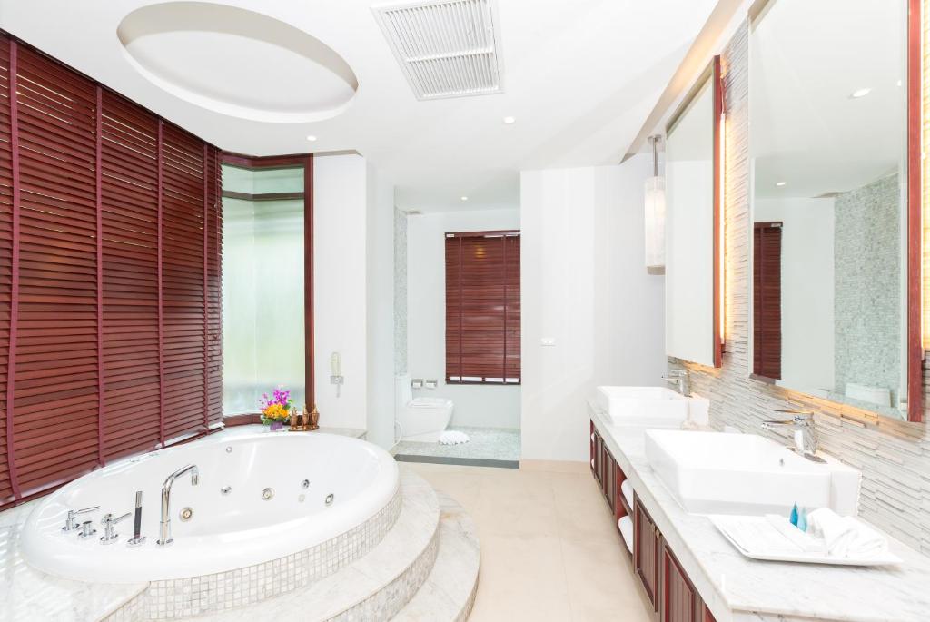 Сьюит (Люкс с собственным бассейном), Отель Wyndham Sea Pearl Resort, Phuket