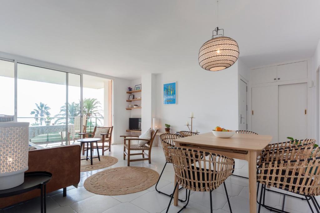 Gava Mar- Castelldefels Beachfront Apartment- Direct access to the beach photo 2