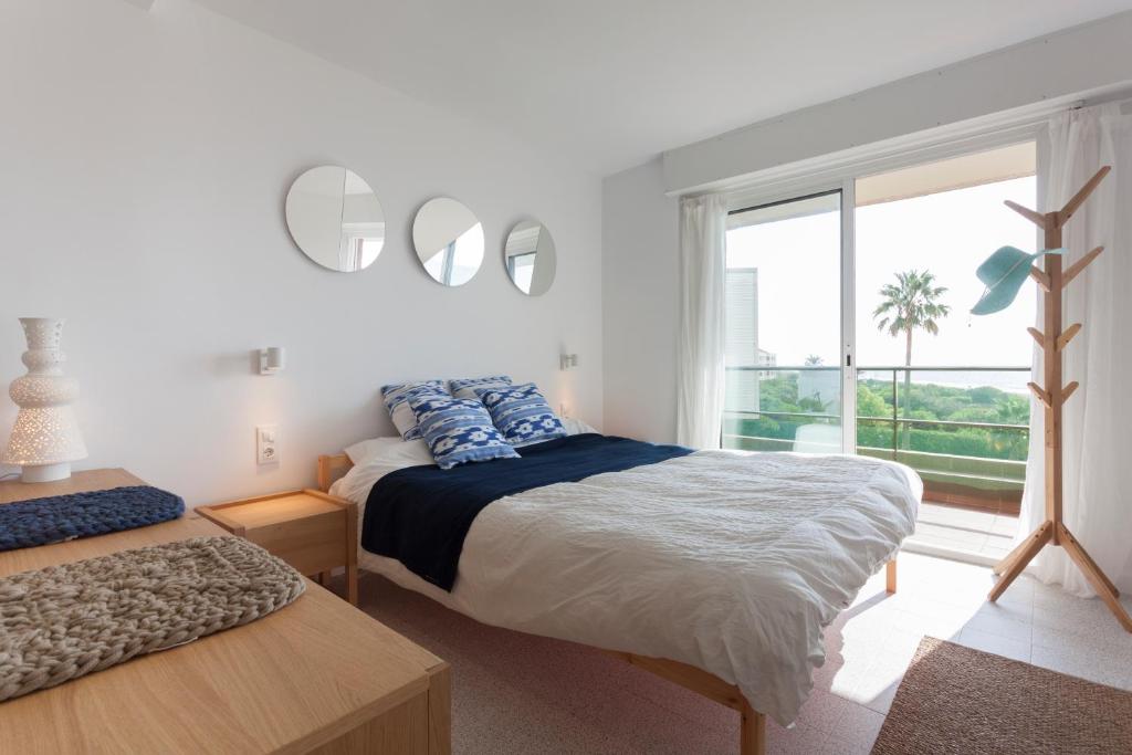 Gava Mar- Castelldefels Beachfront Apartment- Direct access to the beach photo 3