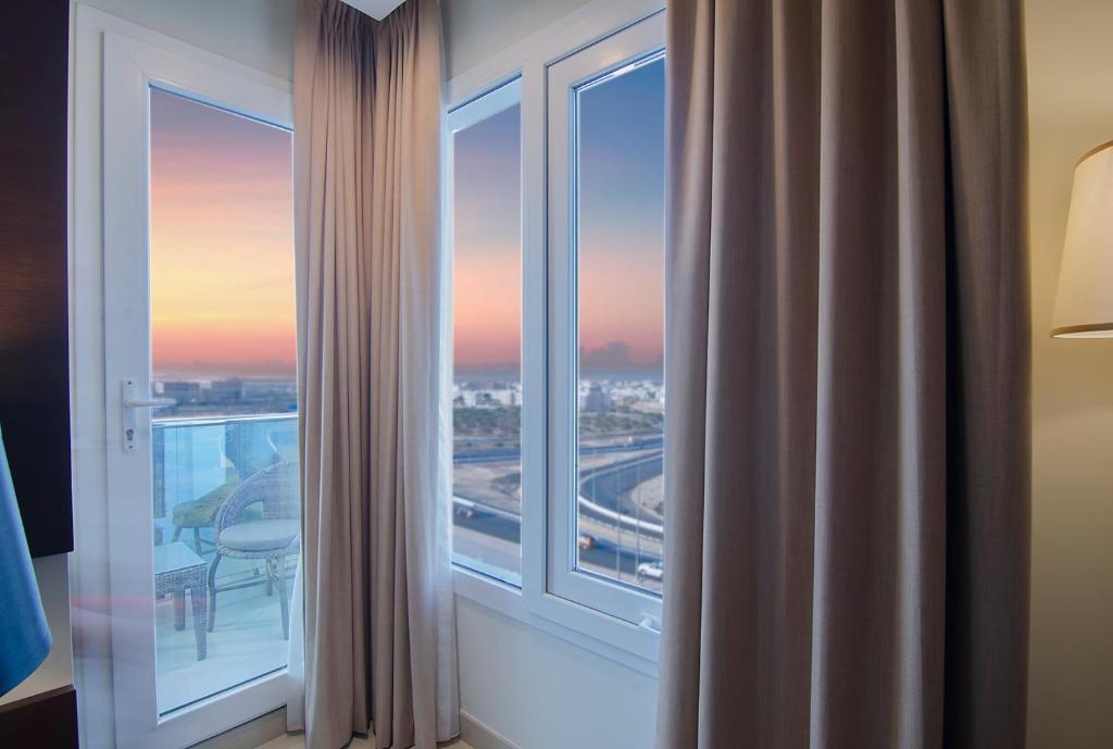 Двухместный (Двухместный номер Делюкс с 1 кроватью и балконом), Al Murooj Grand Hotel