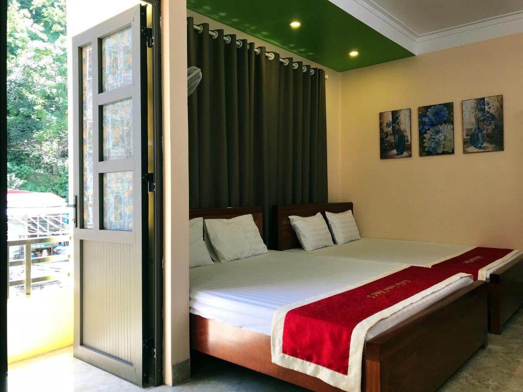 Четырехместный (Четырехместный номер с видом на горы), Nhat Mai Hotel