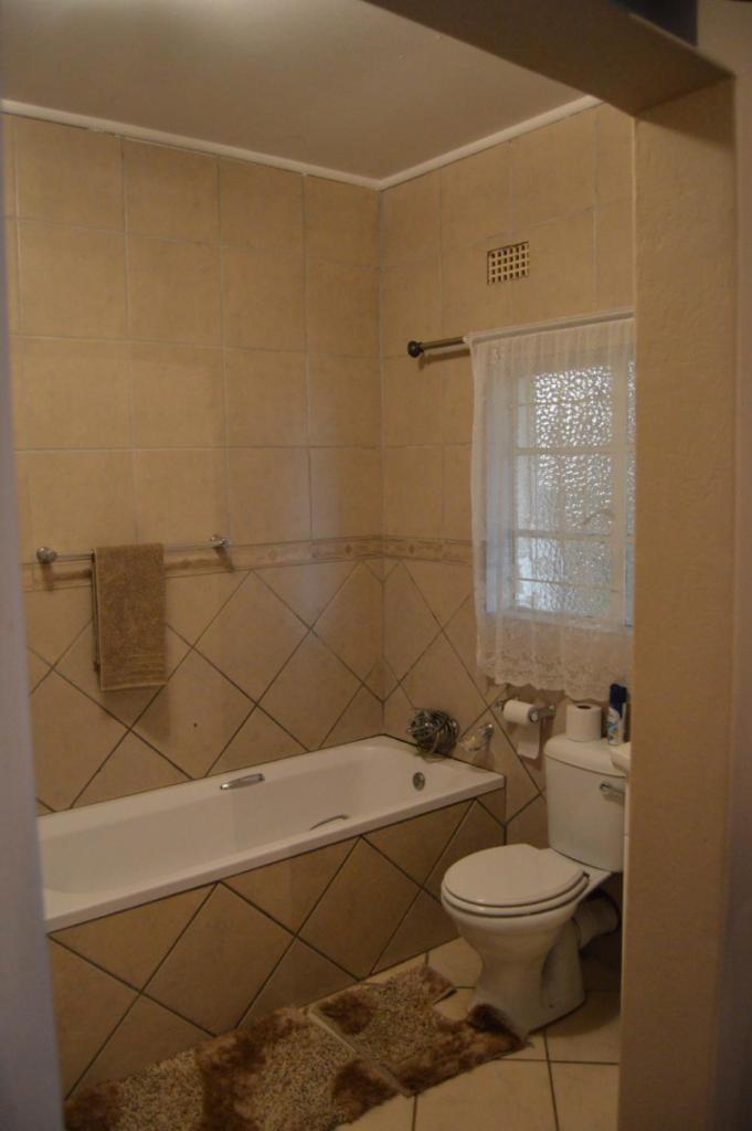 Esmarline Lodge photo 2