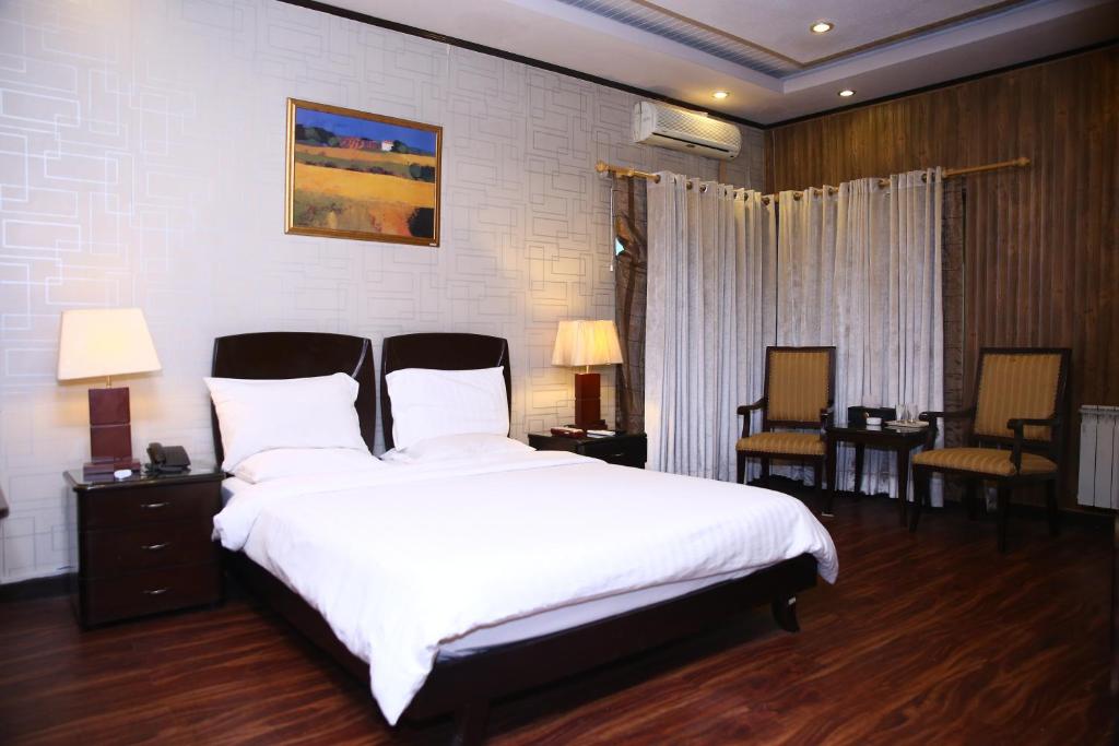 Safari Club 2 Bahria Town photo 3