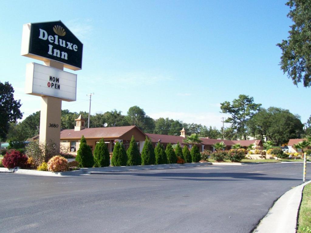 Deluxe Inn - Savannah image